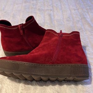 Gabor Red Suede hotties in size 9